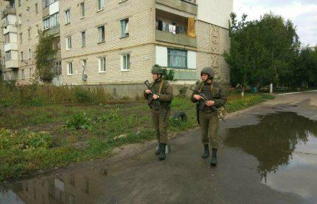 З’явились фото, як у Калинівці Нацгвардія патрулює вулиці, щоб запобігти мародерству