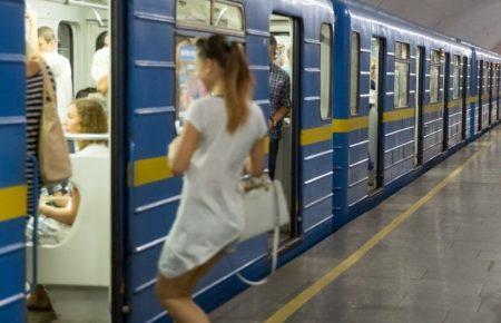 На станції столичного метро знайшли тіло мертвого чоловіка