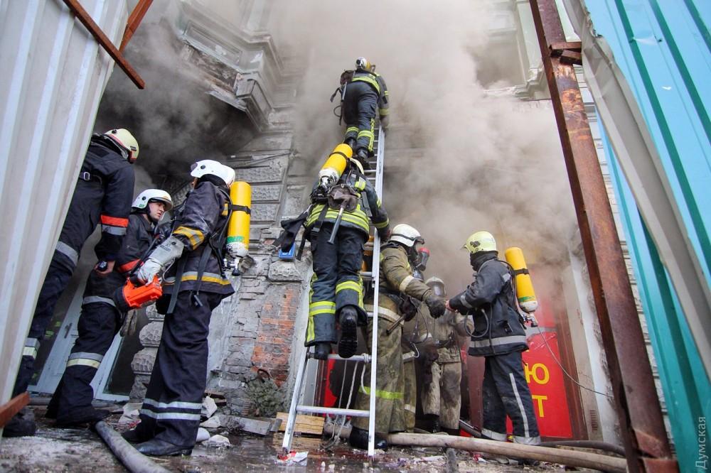 Бійка і пожежа в Одесі: місцевий активіст розповів деталі (ВІДЕО)