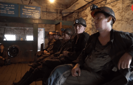 Як працюють шахтарі за 2,5 кілометри від лінії фронту? (ВІДЕО)
