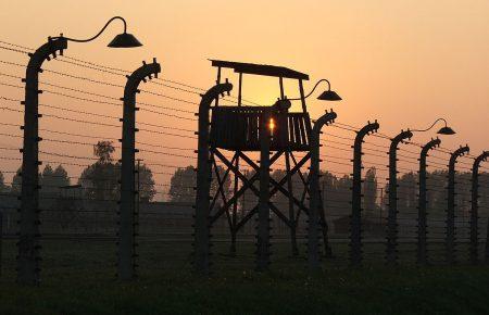 Німецька прокуратура звинуватила 96-річного екс-охоронця концтабору в пособництві