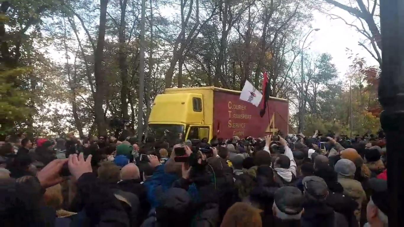 Під Радою почалися зіткнення мітингувальників з поліцією (ВІДЕО)