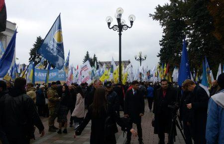 МВС допускає наявність зброї у мітингувальників під Радою