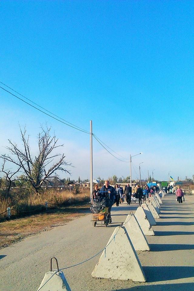 На пункті пропуску «Станиця Луганська» встановили вуличне освітлення