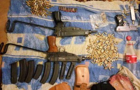 Затримано угрупування, яке постачало зброю «представникам криміналітету» в Україні (ФОТО)