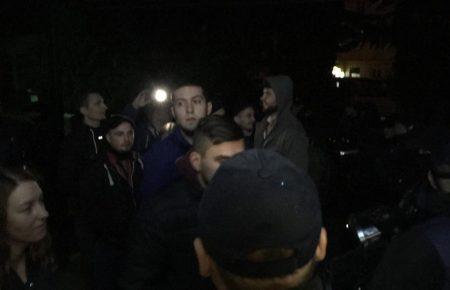 Львів: активісти «Автономного опору» заявляють, що їх не пустили на Марш УПА, а потім відвезли до відділку