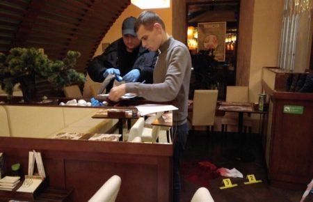 Невідомі вистрелили в голову чоловікові в київському ресторані (ФОТО)