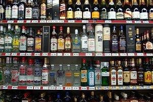 Відсьогодні починає діяти обмеження на продаж алкоголю в МАФах Києва