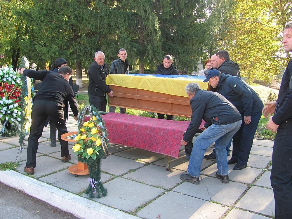 На Черкащині попрощались з капітаном, якого викрали в Донецьку три роки тому (ФОТО)