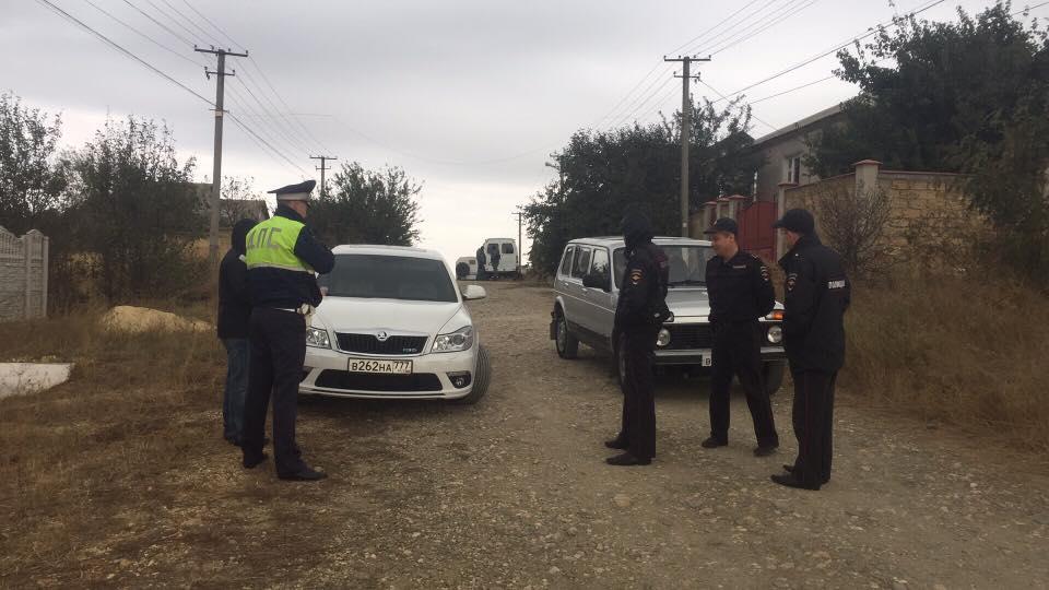 В Криму обшуки, двох чоловіків відвезли в невідомому напрямку (ВІДЕО)