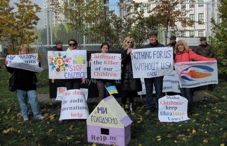 Переселенці призупинили акцію протесту та голодування під посольством США