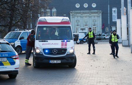 В Талліні поліція застрелила чоловіка, який ходив з ножами в місті (ВІДЕО)