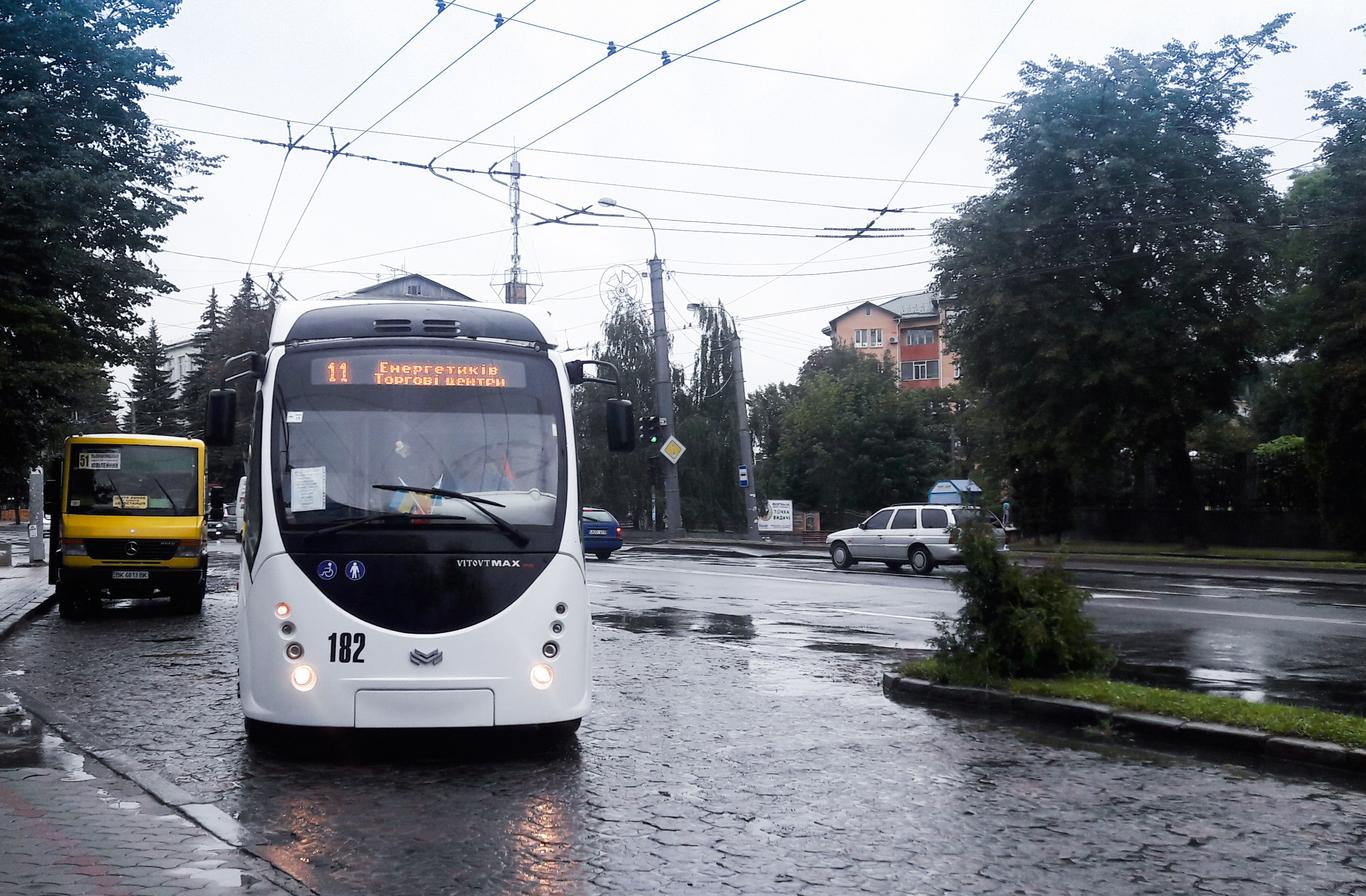 Рівненський дуобус: гарно, дорого, підозріло