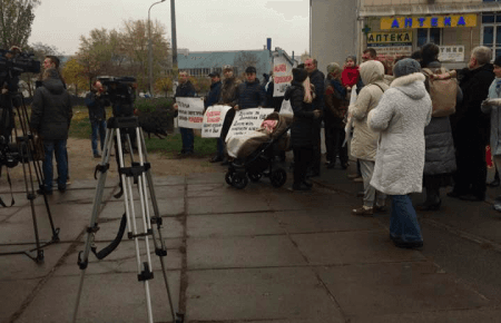 Протест мешканців неопалювальних будинків: власники котельні пояснили, чому немає тепла (ВІДЕО)
