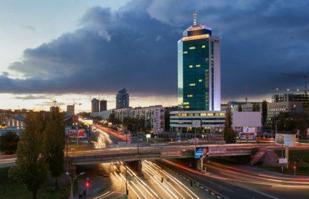 На Повітрофлотському шляхопроводі у Києві сталася пожежа (ФОТО)