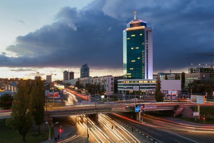 На Повітрофлотському шляхопроводі у Києві сталася пожежа (ФОТО)