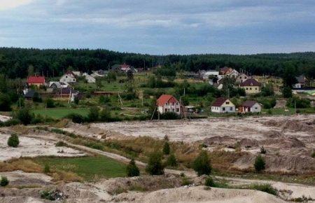 Клесівський бурштин: нелегальні старателі копають впритул до будинків, — голова сільради