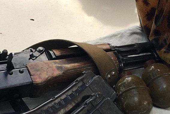 В Одесі поліція затримала чоловіка, який перевозив вогнепальну зброю та гранати