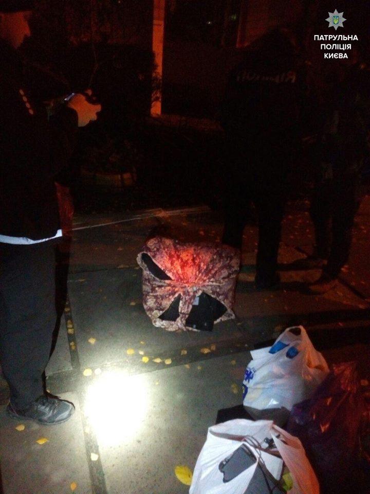 В Києві патрульні затримали чоловіка, який хотів пограбувати дитсадок
