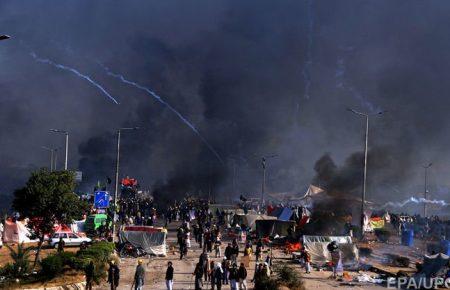 Під час протестів в Пакистані поліція застосувала водомети і сльозогінний газ