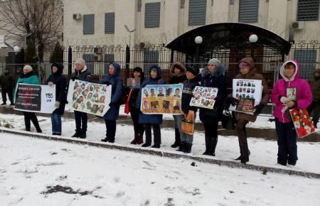 Матері зниклих безвісти на окупованих територіях вимагають створити групи з пошуку їхніх дітей (ФОТО)