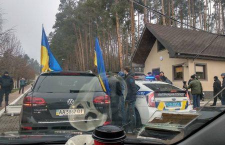 «Автомайдан» прибув до будинка Луценка (ФОТО, ВІДЕО)