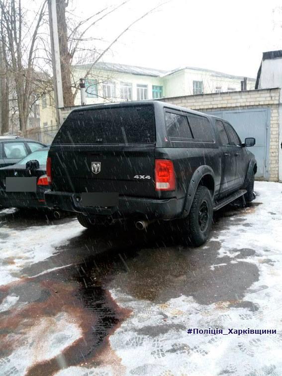 Підрив авто харківського поліцейського: постраждалих немає, пошкоджено ще сім машин