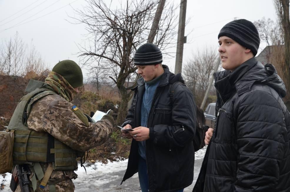 Для жителів Верхньоторецького тимчасово спростили режим перетину лінії розмежування (ФОТО)