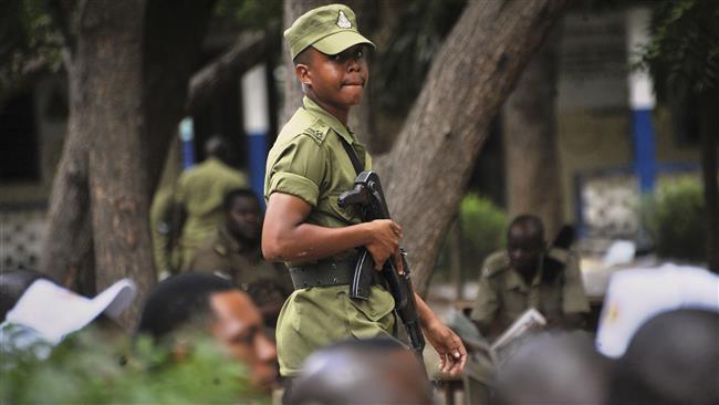 У Танзанії заарештували жінку за поцілунок з подругою