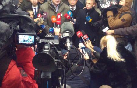 Саакашвілі прийшов на допит у ГПУ, але свідчення давати відмовився (ФОТО, ВІДЕО)