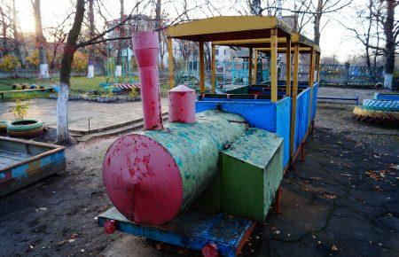 «Камуфляжі однакові, лише прапори різні». Діти на передовій розповіли про війну (Спецрепортаж, фото)