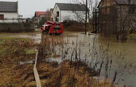 Повінь на Закарпатті: рівень води у річках знижується (ФОТО)