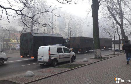 Поблизу будівлі СБУ, де утримують Саакашвілі шикуються бійці Нацгвардії, вулицю перекрито (ВІДЕО)