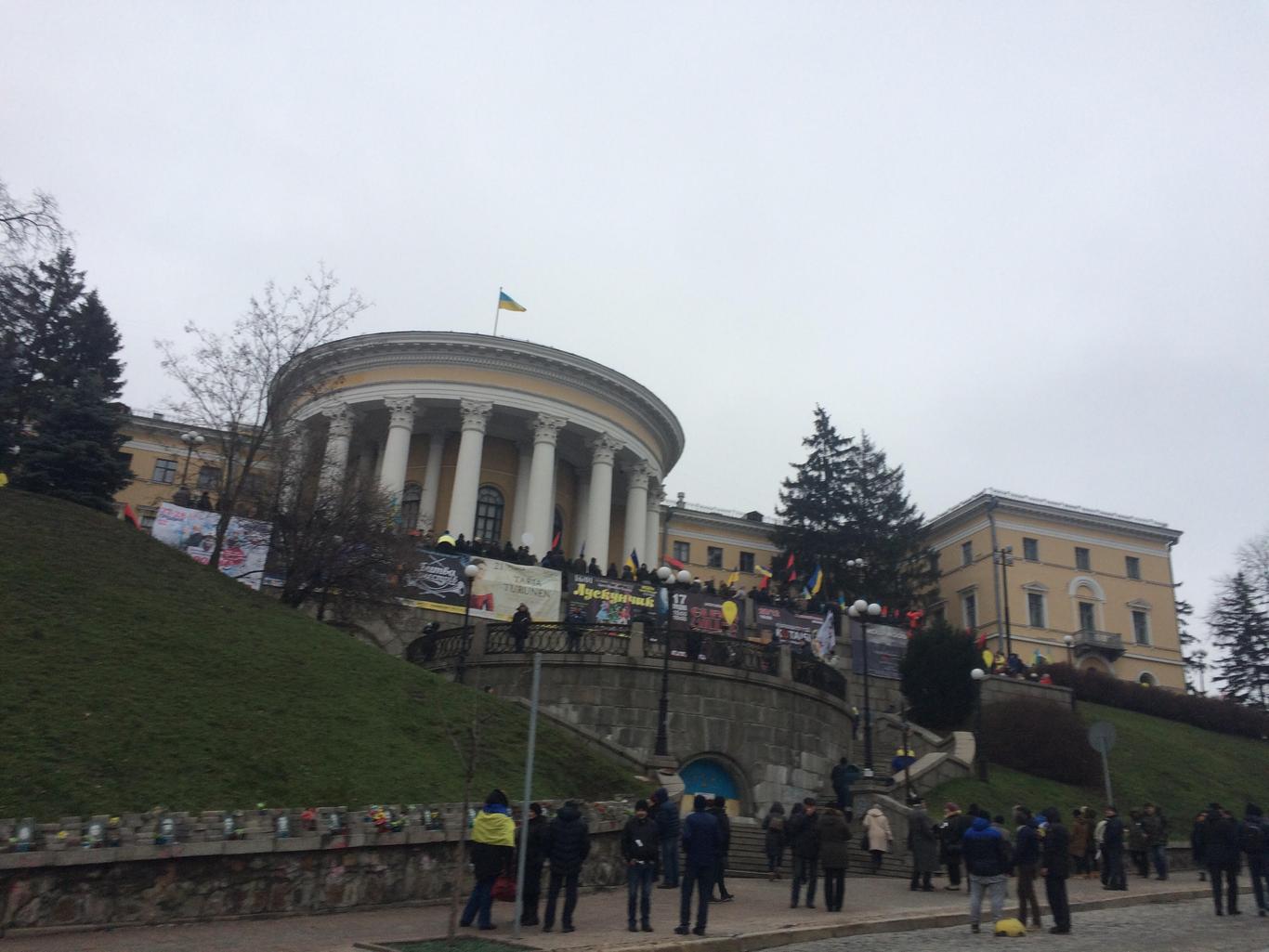 Прихильники Саакашвілі намагаються зайняти Жовтневий палац (ФОТО, Відео) (Оновлюється)