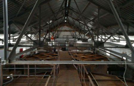 На Київщині поліція вилучила 72 тонни спирту із підпільного спиртзаводу(ФОТО)