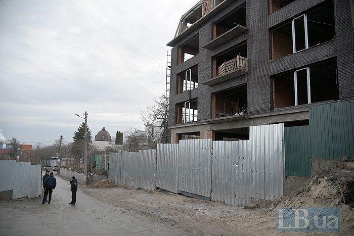 У Києві біля ботанічного саду протест проти забудови, палили шини