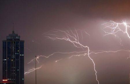 Шторм на Шрі-Ланці забрав життя одного українця