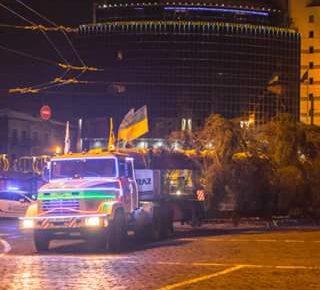 До Києва прибула новорічна ялинка (ВІДЕО)