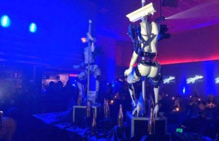 На виставці у США виступили роботи-стриптизерки. Глядачам не сподобалося (ВІДЕО)