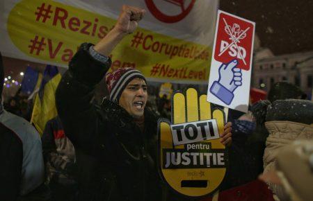 Чому на акції протесту в Румунії вийшли десятки тисяч людей?