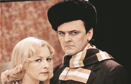 Правова колізія з «Іронією долі»: показувати не можна заборонити