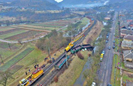 На Закарпатті з рейок з’їхав вантажний потяг (ФОТО, Відео)