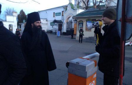 «Геть ФСБ»: праворадикали заблокували в’ізд до Києво-Печерської лаври (ФОТО, ВІДЕО)