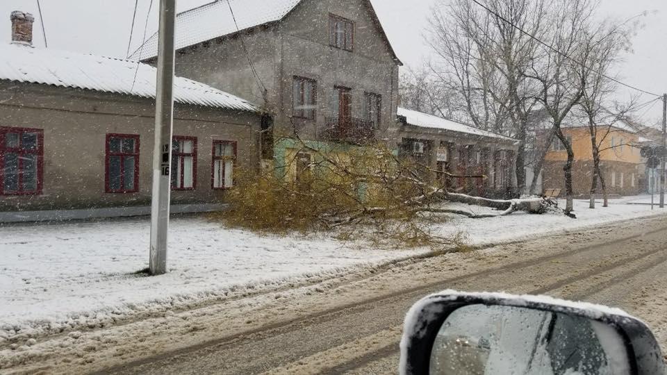 Внаслідок негоди Ізмаїл залишився без води, світла та тепла (ФОТО, ВІДЕО)