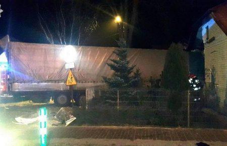 У Польщі українець на вантажівці в’їхав у будинок (ФОТО)