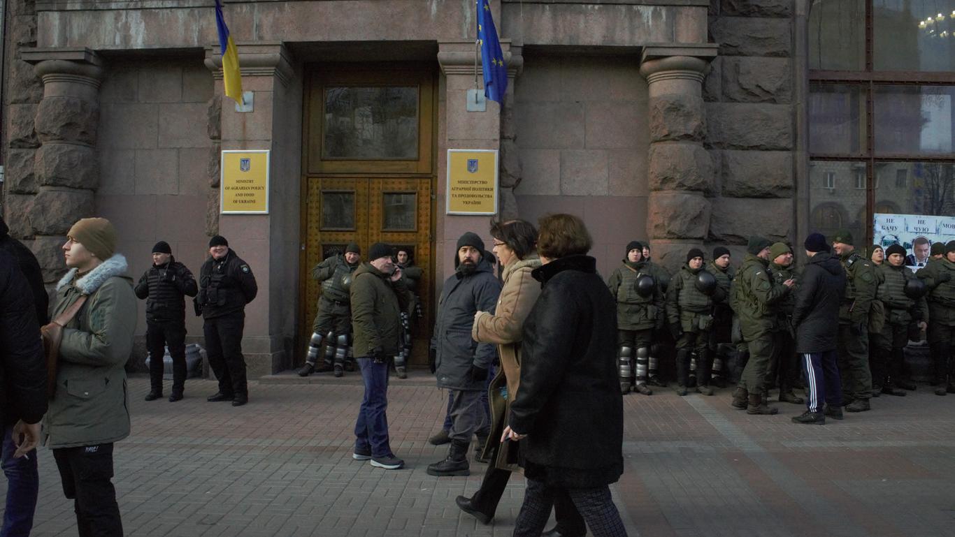 Учасники АТО прийшли під Мінагрополітики: вимагають повернути своє право на землю (ФОТО)