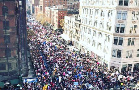 «Жіночий марш»: у США сотні тисяч людей вийшли на акції проти Трампа (ФОТО, ВІДЕО)