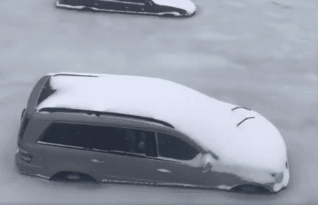 Повінь у Массачусетсі: машини повмерзали у лід по вікна (ФОТО, Відео)