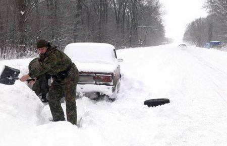 Через хуртовину на Донеччині й Херсонщині утворилися затори (ФОТО, Відео)