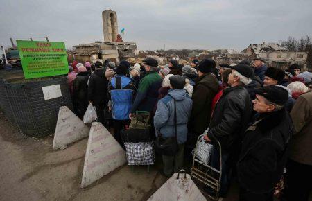 Що відбувається на КПВВ «Станиця Луганська»? (Фоторепортаж)